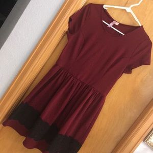 💸2/$20 Sale💸 Dark Red and Black fitted dress
